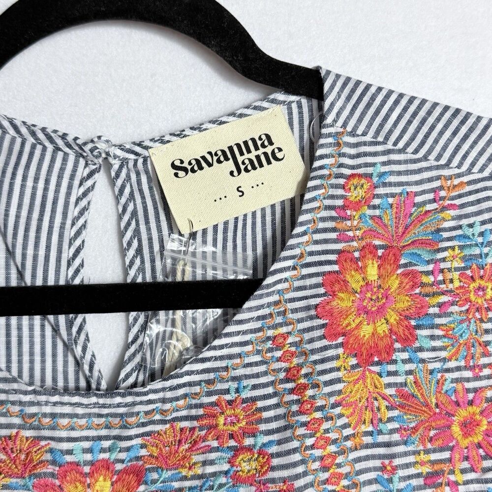 NEW Savanna Jane Blue White Striped Lucky Lane Floral Embroidered Top Size S - Picture 3 of 12